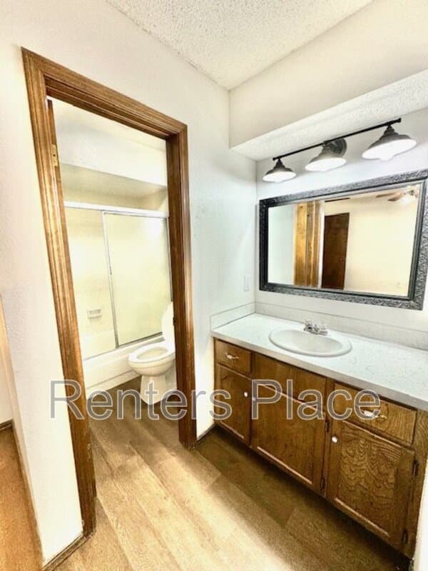 Broken Arrow House: 621 South Fir Avenue