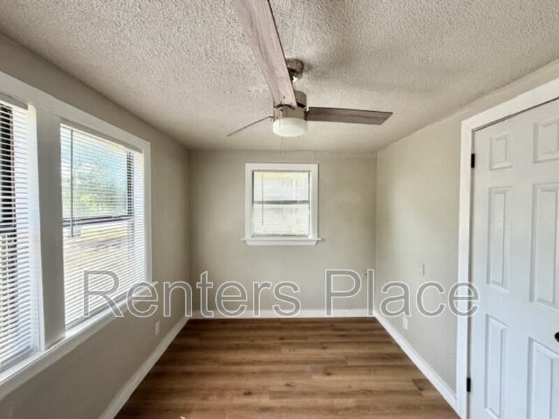 Claremore House: 905 North Owalla Avenue