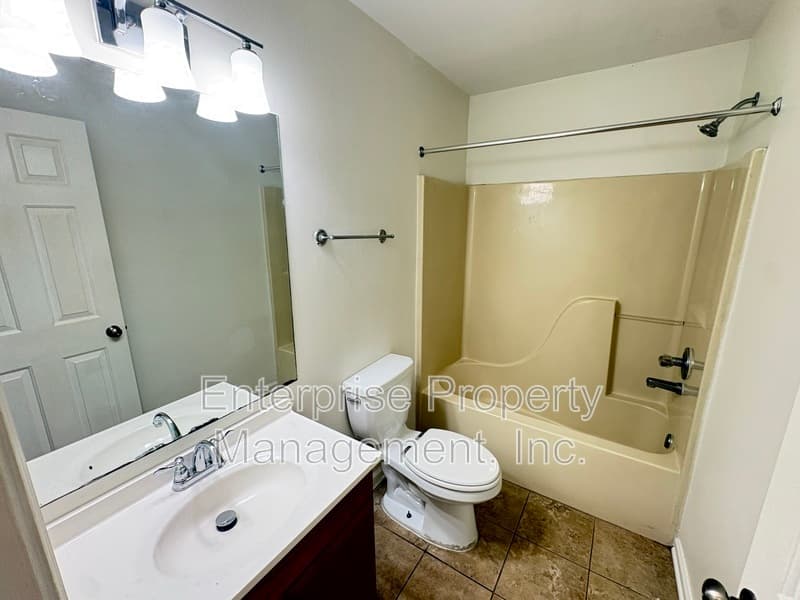 Cordova House: 7125 Showboat Ln