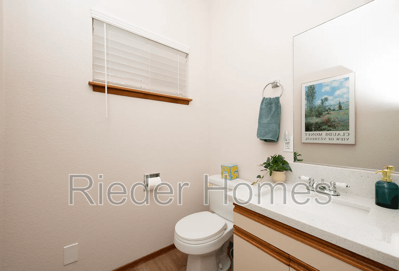 Oceanside House: 1606 Hackamore Rd