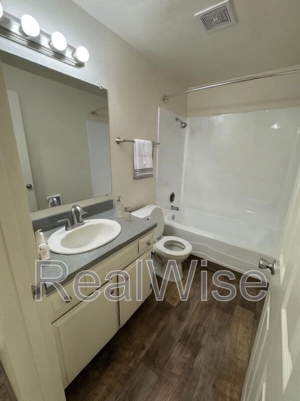 Woodburn Condo: 100 Gatch St