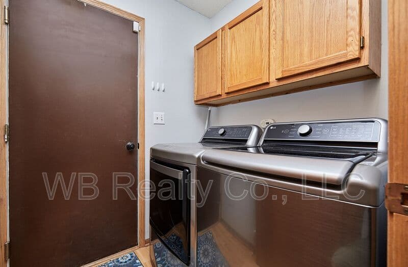 West Des Moines House: 6152 Dakota Dr