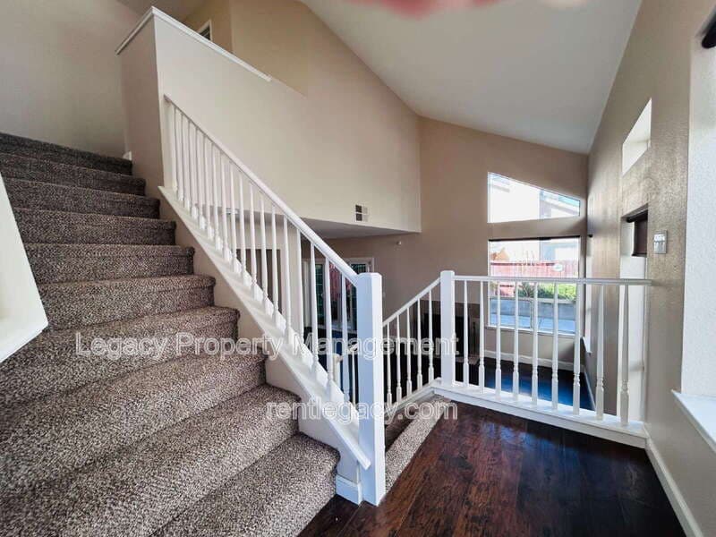 Suisun City House: 232 Redstone Cir