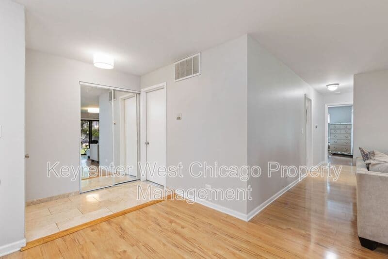 Rolling Meadows House: 2930 Northampton Dr