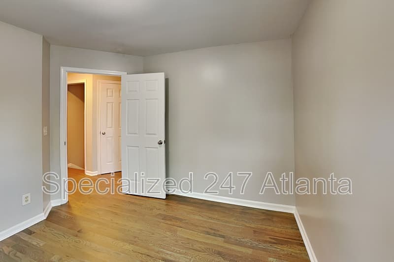 Atlanta House: 54 Hatcher Ave SW