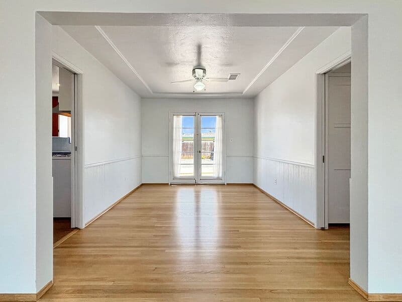 La Mesa House: 7340 W Point Ave