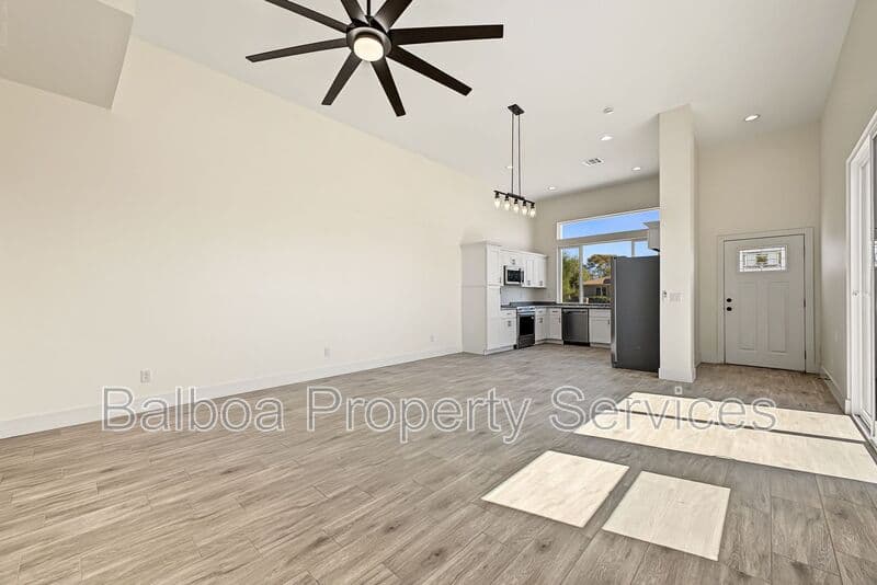 Buckeye Condo: 212 2nd Ave E