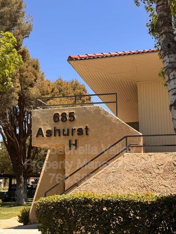 Palm Springs House: 685 N Ashurst Ct