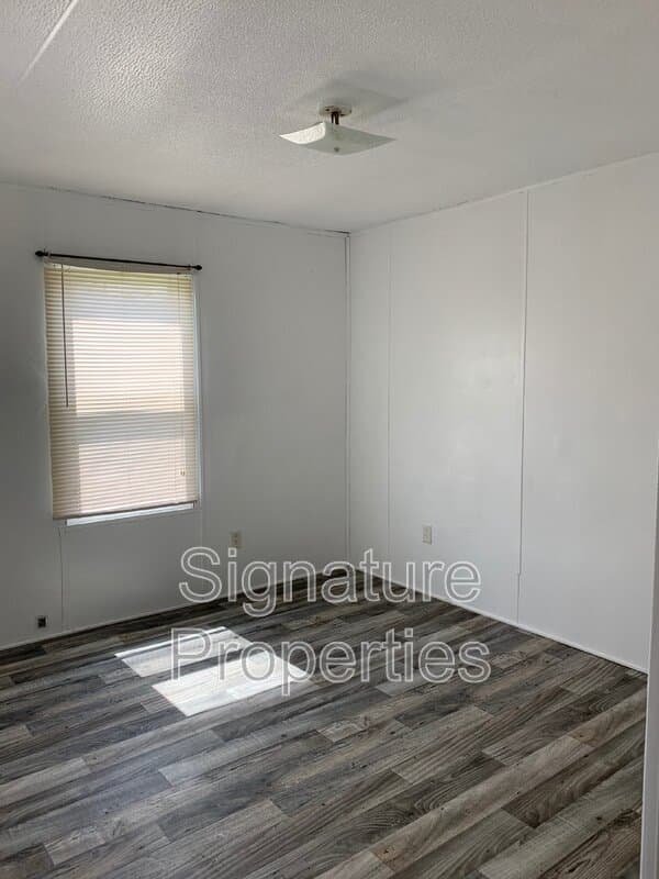 Halifax House: 1034 Bench Ln