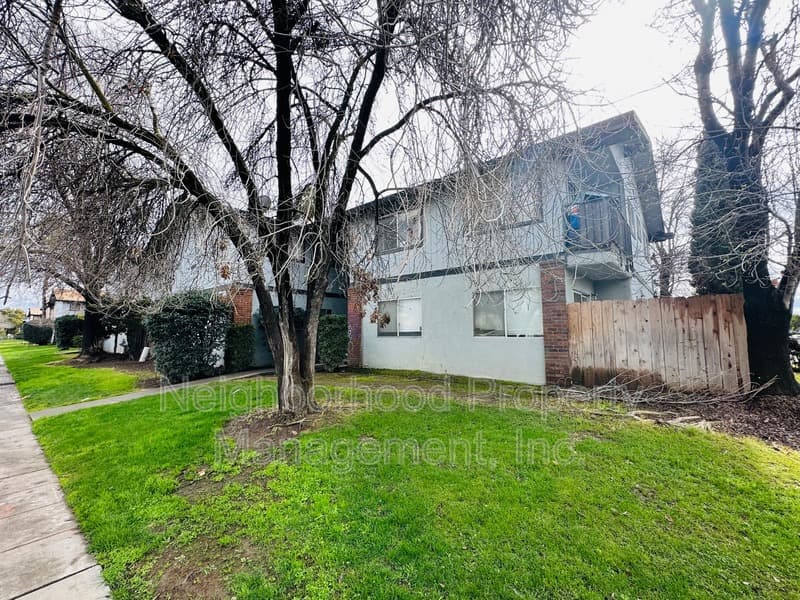 Fresno Condo: 2029 West Shields Avenue - 202
