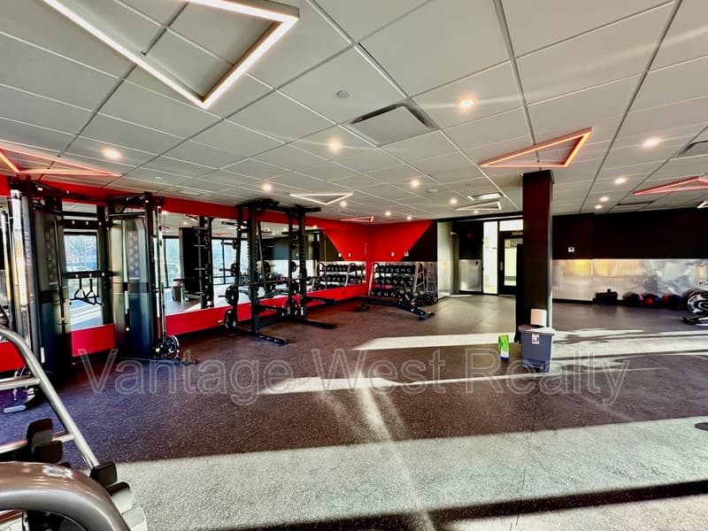 Kelowna Condo: 544-1274 Devonshire Ave