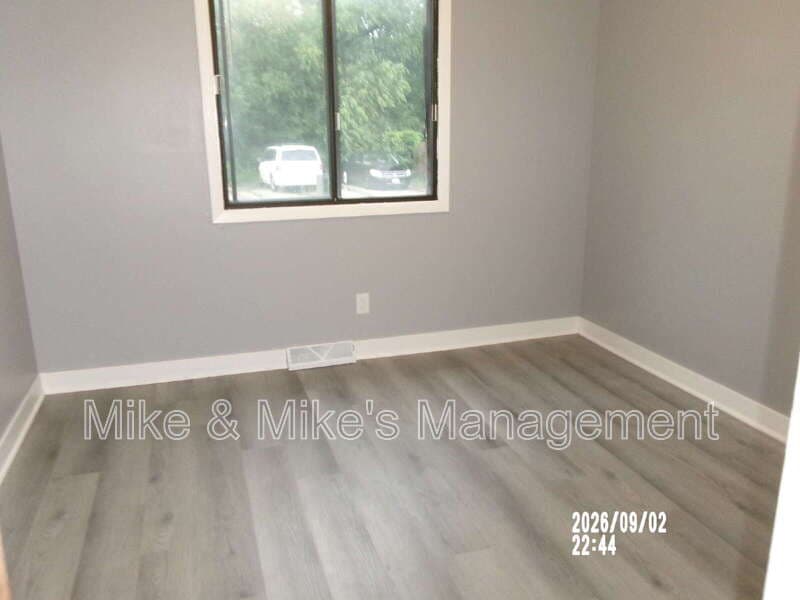 Milwaukee Condo: 7452 N Granville Rd