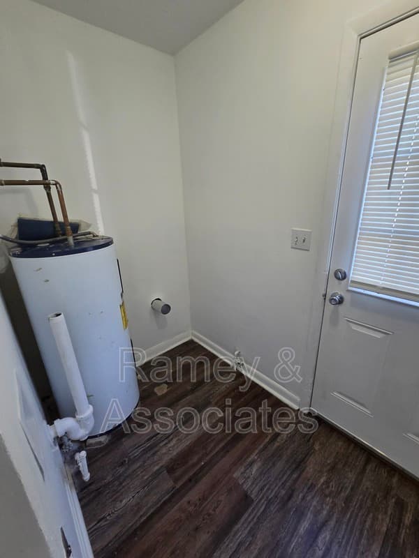 Louisville House: 5609 Goldenrod Rd
