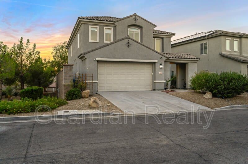 Henderson House: 2485 Sturrock Dr