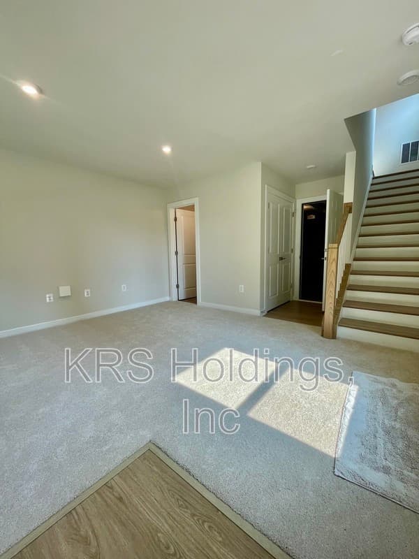Woodbridge Townhome: 3738 District Dr.