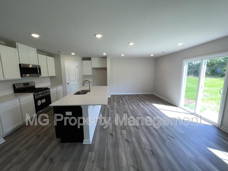 Monroe House: 1367 Woodhouse Drive