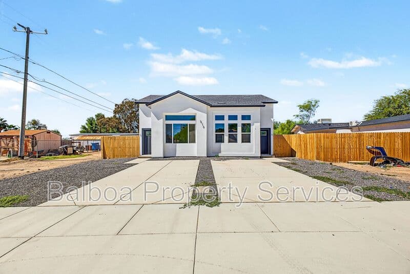 Buckeye Condo: 212 2nd Ave E