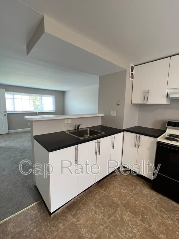 Columbus House: 3632 Cushing Dr