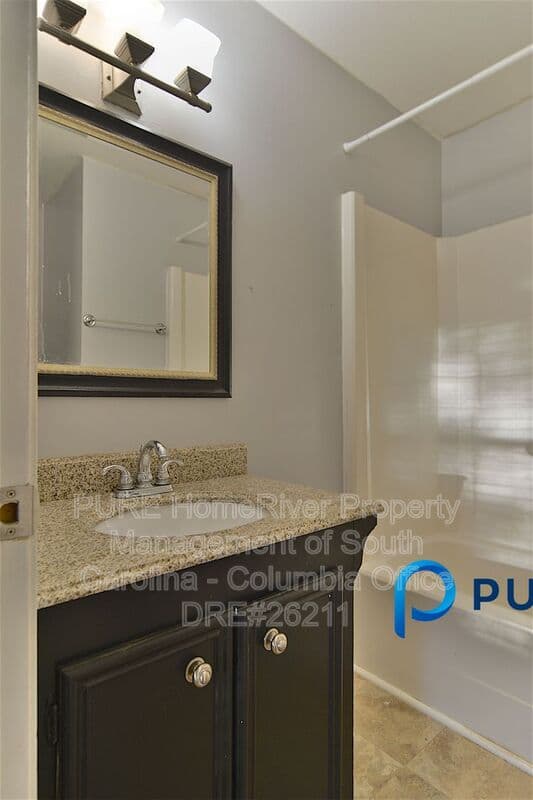 Columbia House: 17A Battery Walk Ct