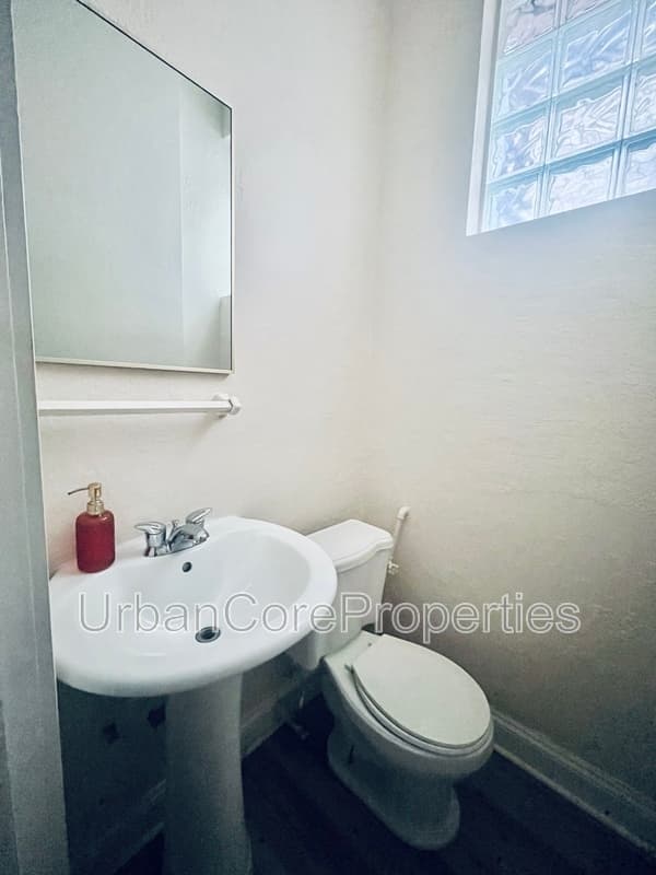 St. Petersburg House: 236 4th St N