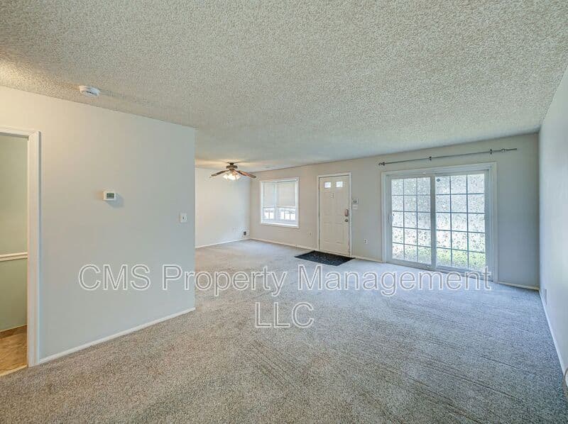 Hamilton Townhome: 96 Versailles Ct