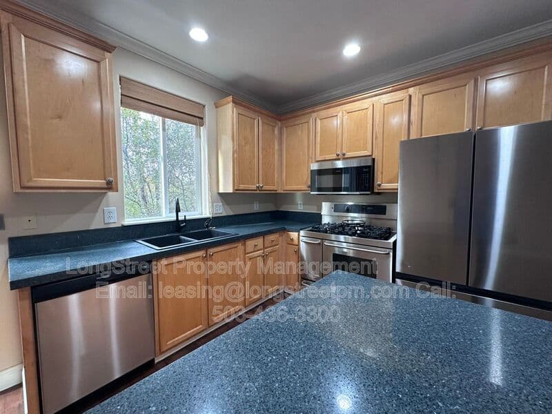 Tigard Townhome: 14795 SW Fern St
