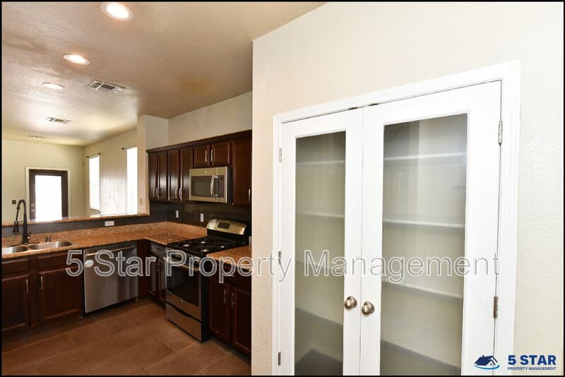 El Paso House: 4913 Adrian Campos St !!