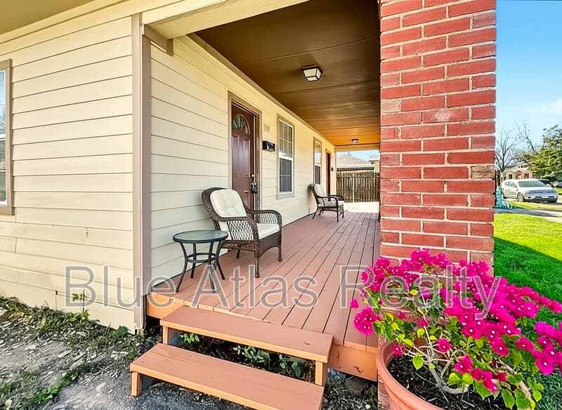 Fort Worth House: 2937 South Adams Street - 1