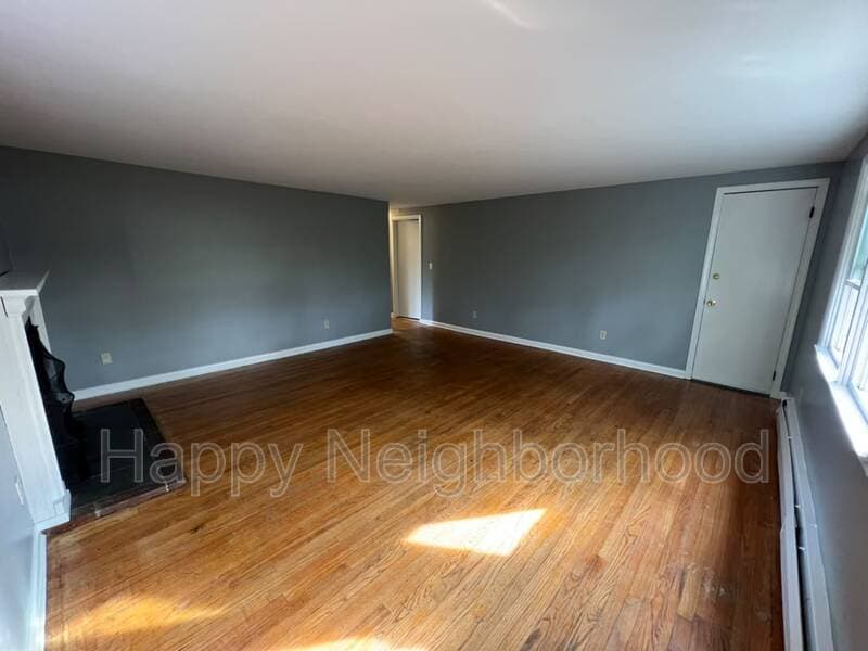 Meriden House: 16 Atkins StreetUnit 4