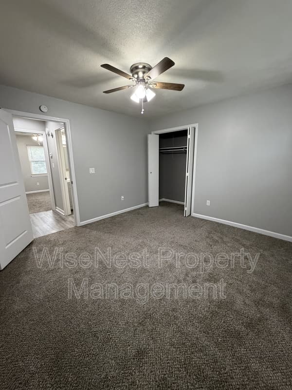 Olathe House: 800 South Willow Drive