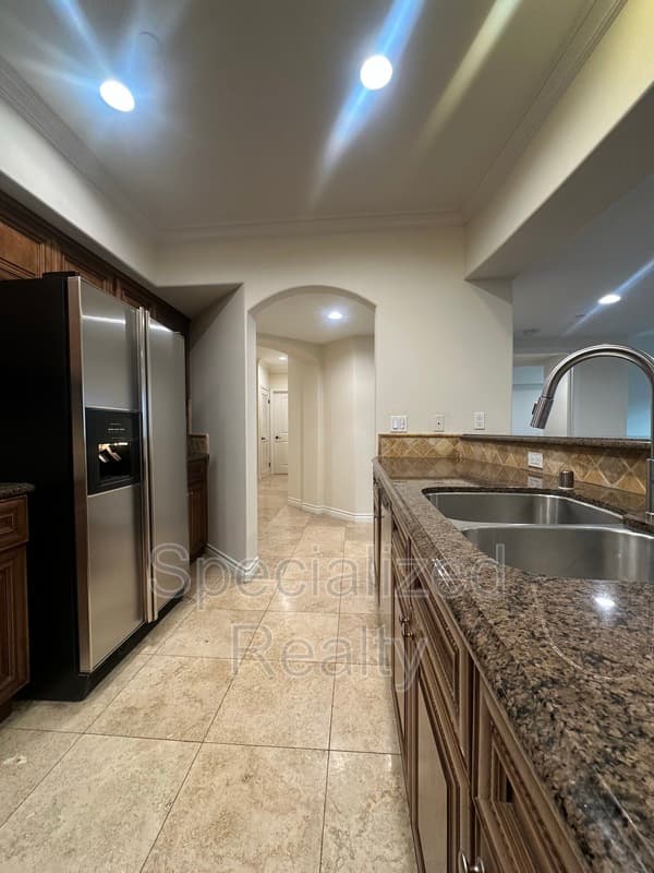 North Hollywood Condo: 10921 Whipple Street