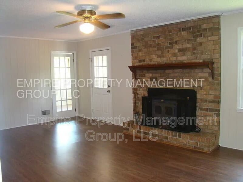 Columbia House: 113 Buckskin Ct
