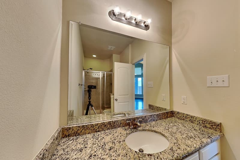 Garland House: 3006 Knightsbridge Ln