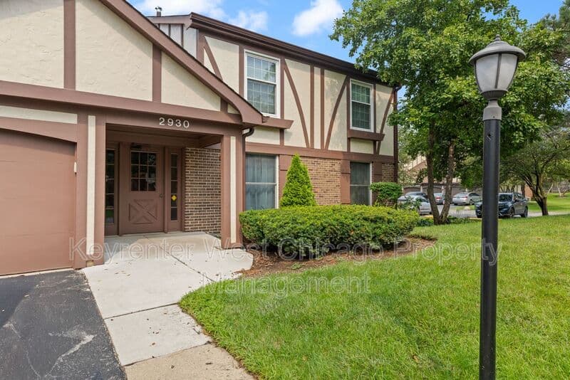 Rolling Meadows House: 2930 Northampton Dr
