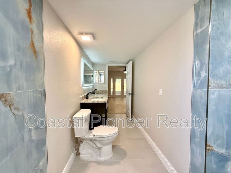Tampa House: 8731 Huntfield St