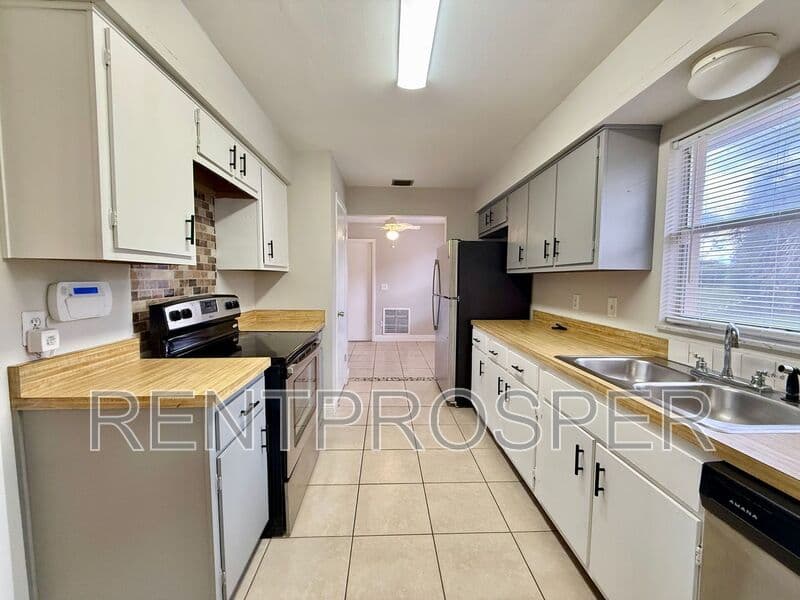 Altamonte Springs House: 914 Little Bend Road