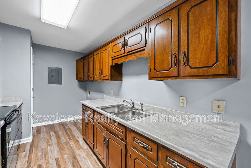 Hopkinsville Apartment: 1935 High Street