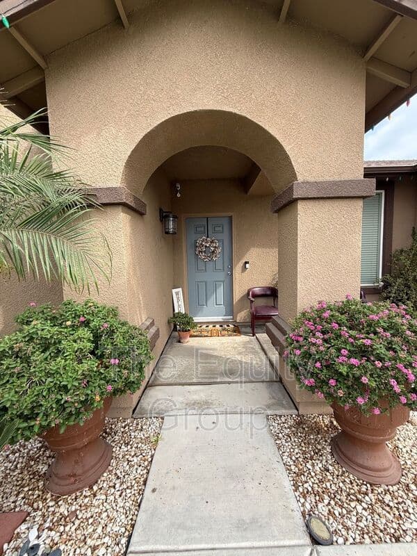 Dinuba House: 1405 Fort Worth Ave