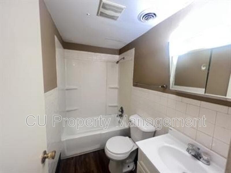 Champaign Condo: 711 W CHURCH St.