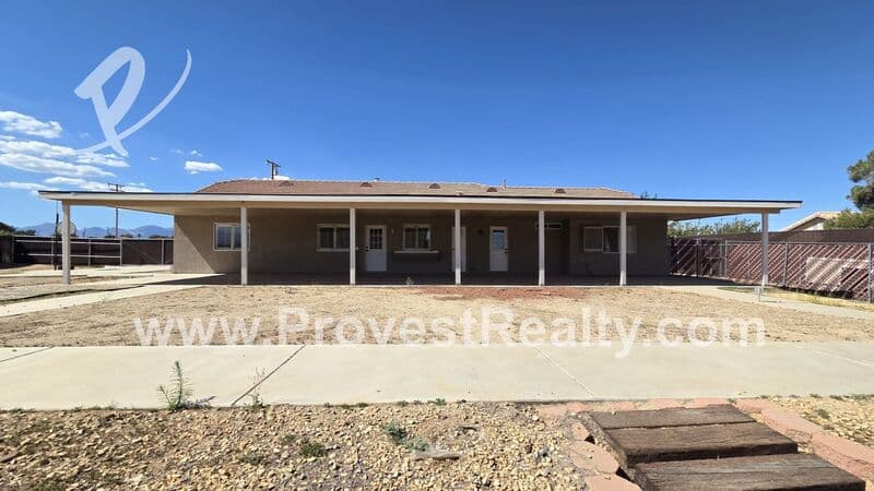 Hesperia House: 8305 Topaz Ave