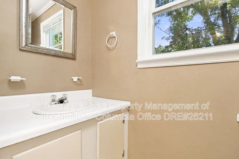Columbia House: 3624 Live Oak St