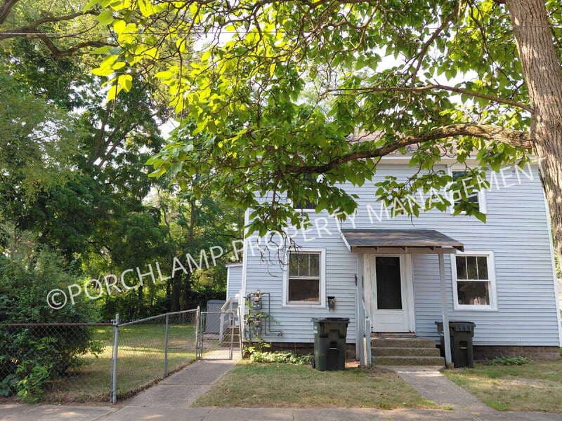 Muskegon Condo: 319 East Forest Avenue