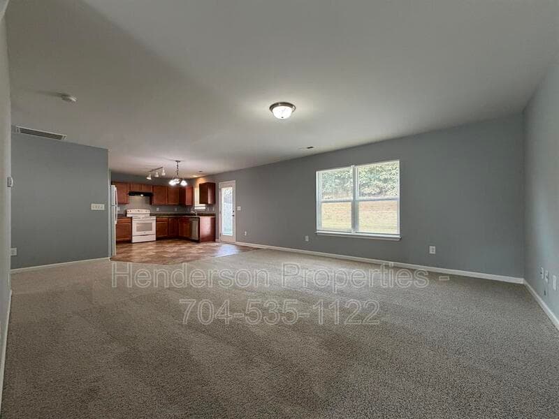 Charlottte House: 9025 Sharpes Cir