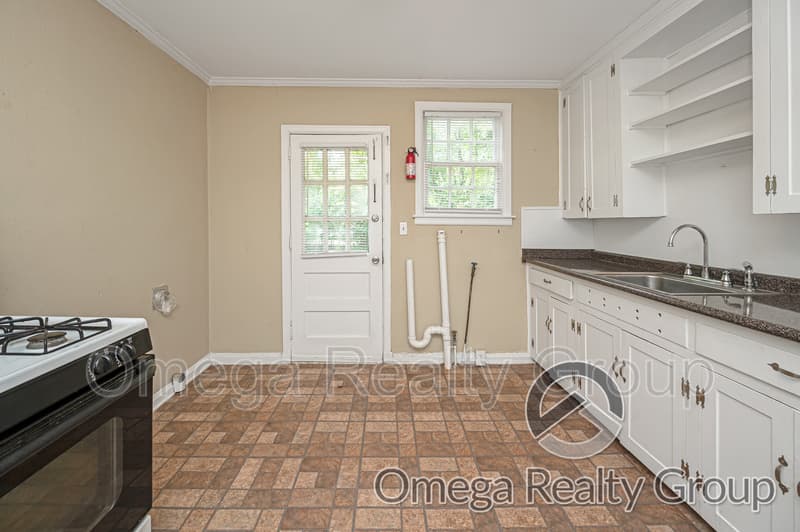 Montgomery Condo: 1020 Pershing St