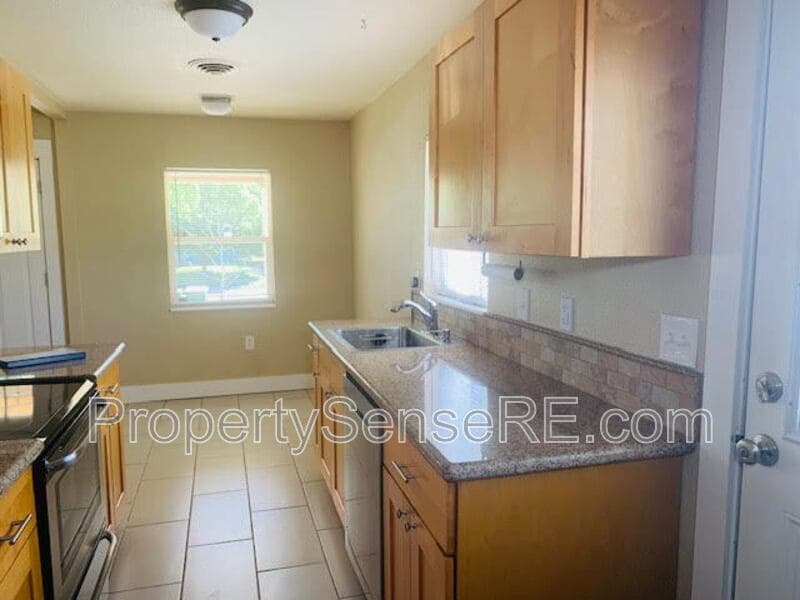 Aurora House: 1121 Alton Street