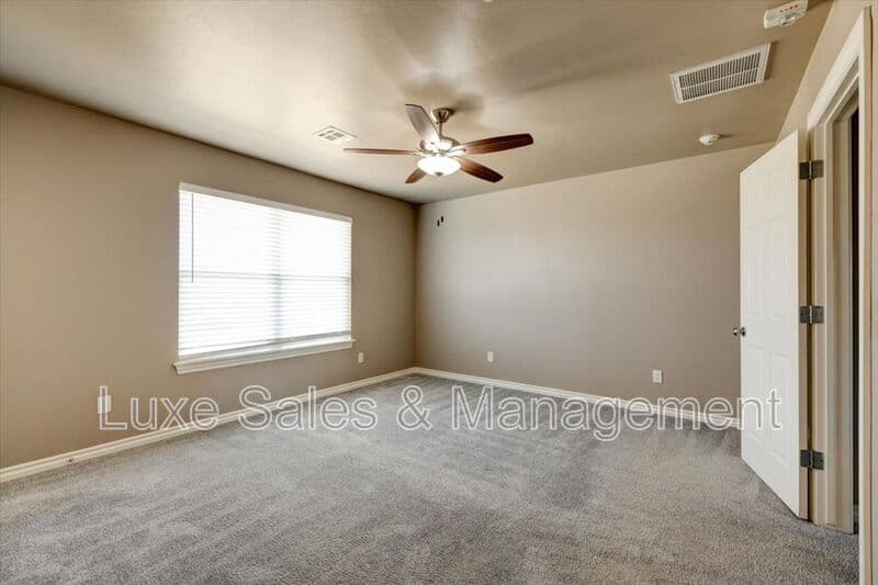 Moore House: 799 SW 14th St