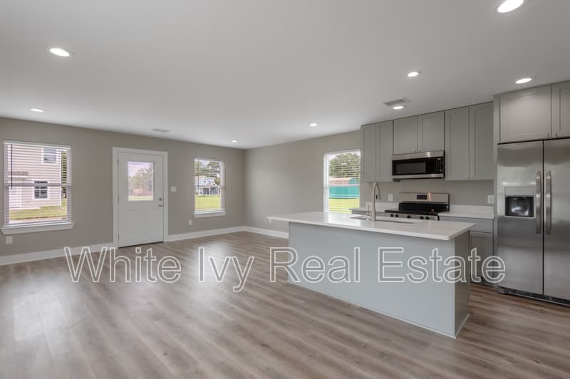 Point Blank House: 250 N Shady Oaks