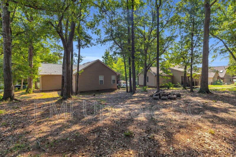 Simpsonville House: 244 Oak Valley Drive