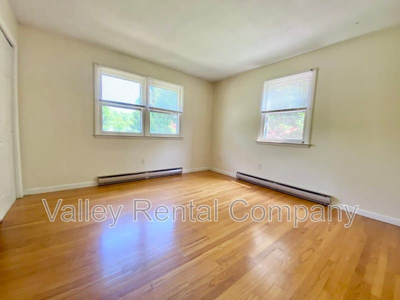 Hadley House: 73 Rocky Hill Rd
