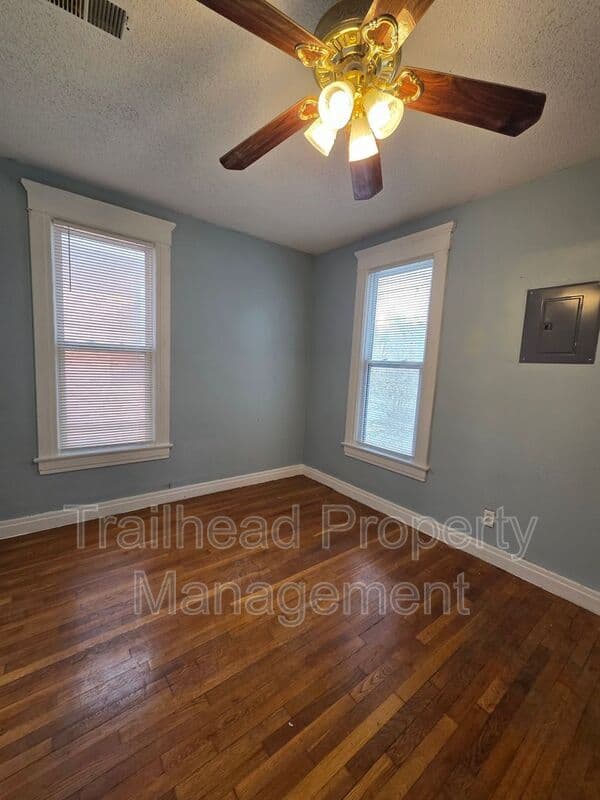 Kansas City House: 219 N Monroe